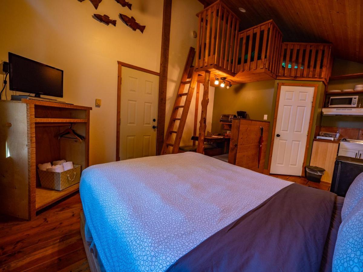 Surfs Inn Rainforest Cottages Юклулет Экстерьер фото